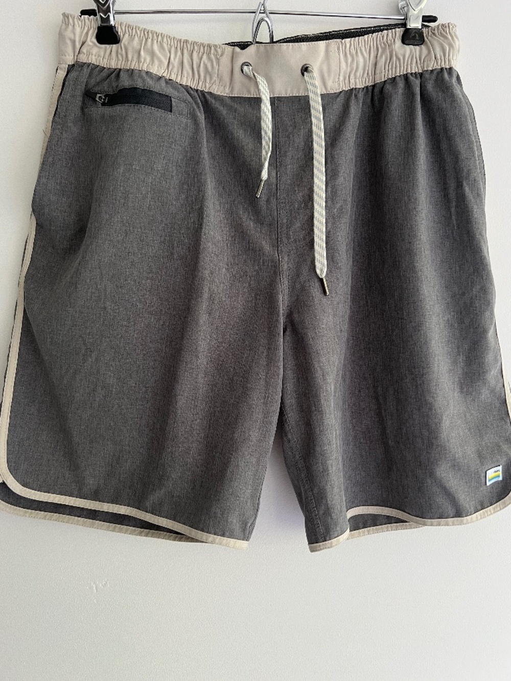 VUORI Men's Performance 4-way Stretch Athletic Shorts Grey Pockets  V330 size L